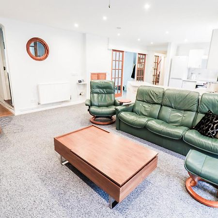 Bright And Spacious Contractor House L Parking! Borehamwood Exterior foto