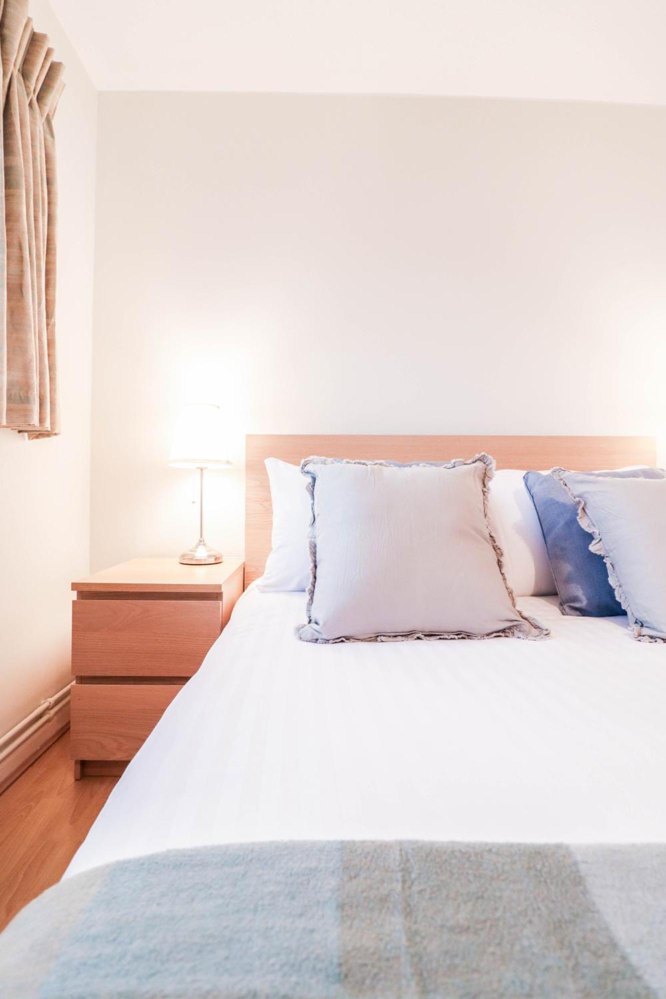 Bright And Spacious Contractor House L Parking! Borehamwood Exterior foto