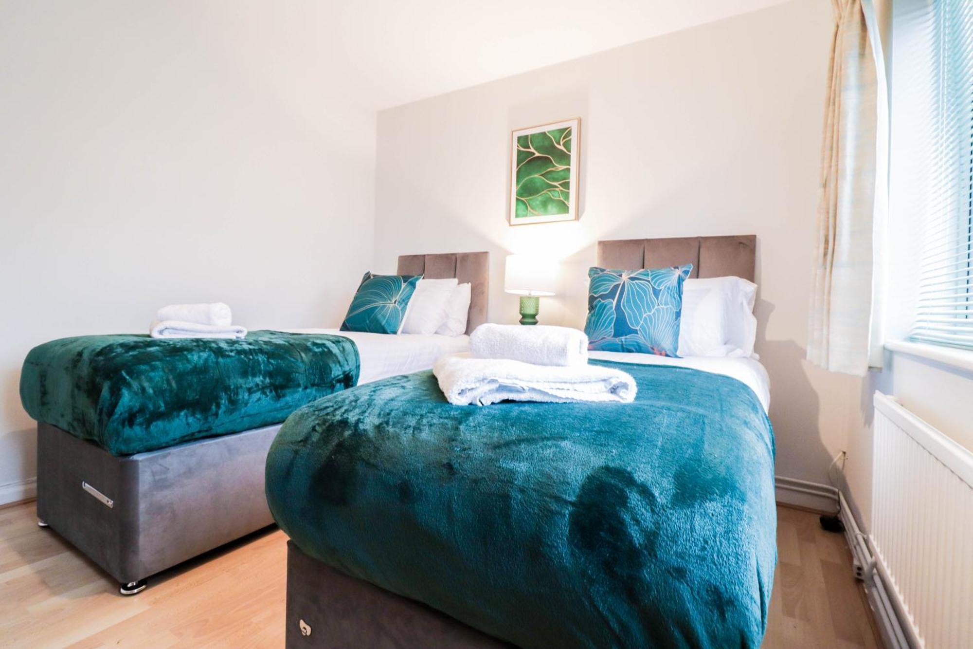 Bright And Spacious Contractor House L Parking! Borehamwood Exterior foto