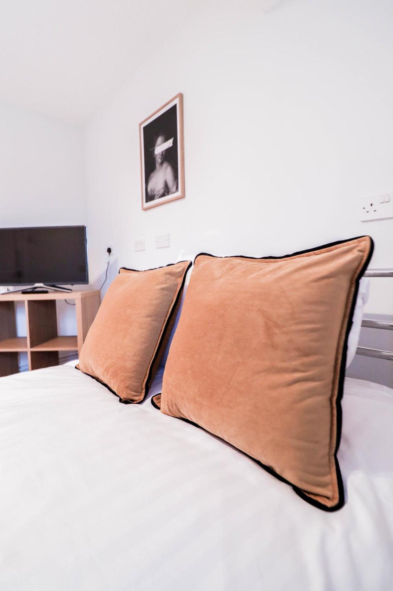 Bright And Spacious Contractor House L Parking! Borehamwood Exterior foto