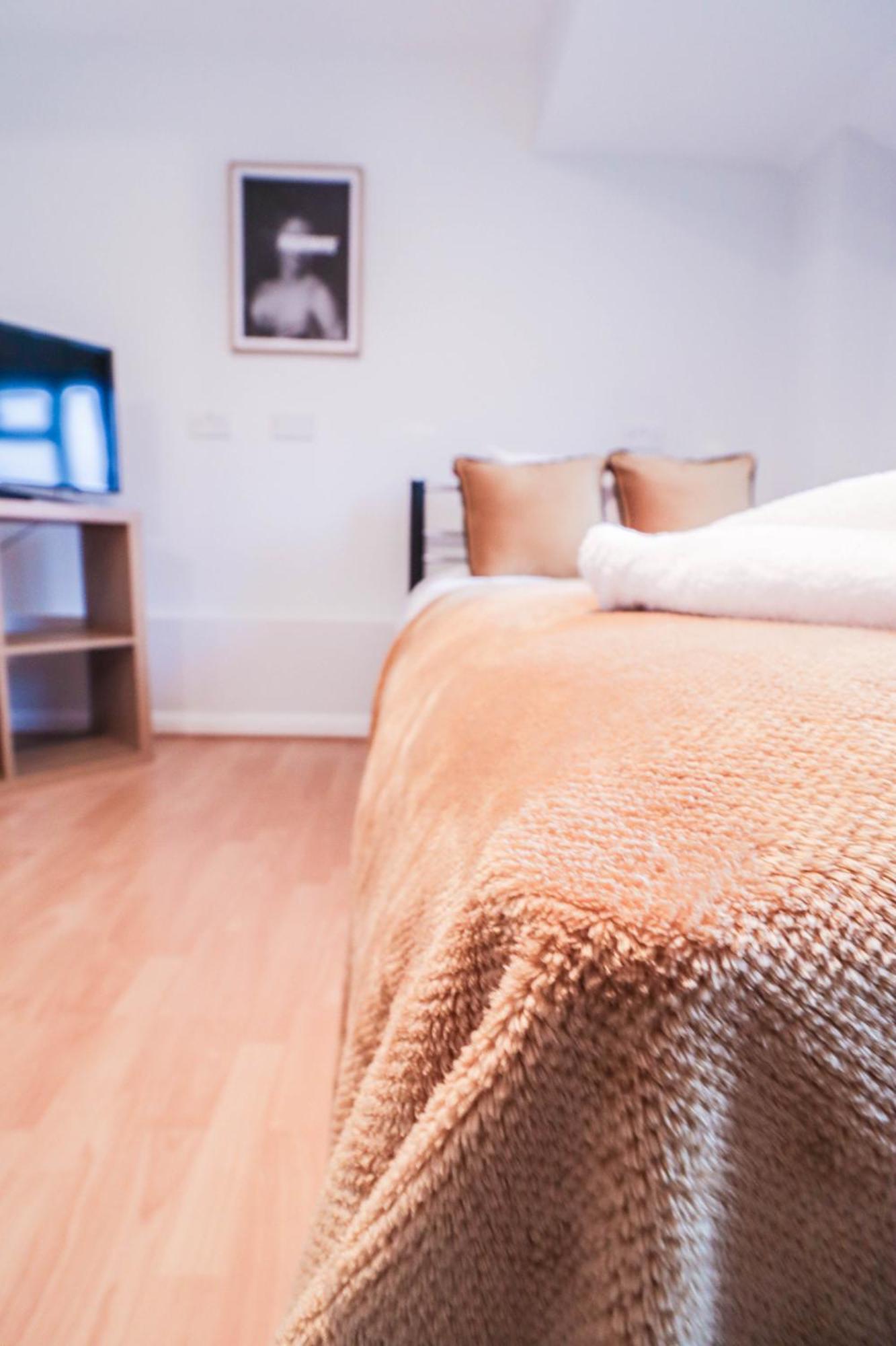 Bright And Spacious Contractor House L Parking! Borehamwood Exterior foto