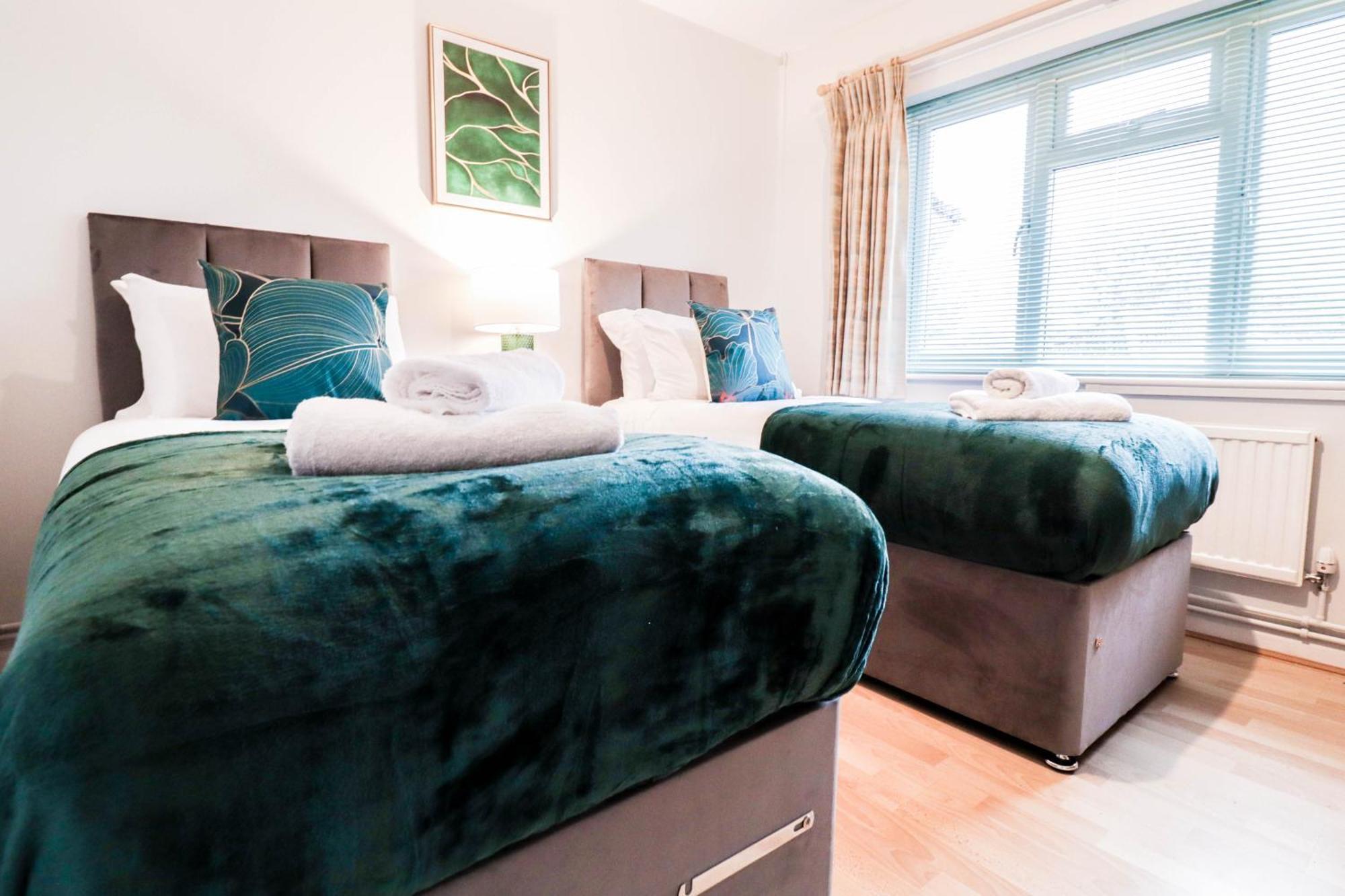Bright And Spacious Contractor House L Parking! Borehamwood Exterior foto