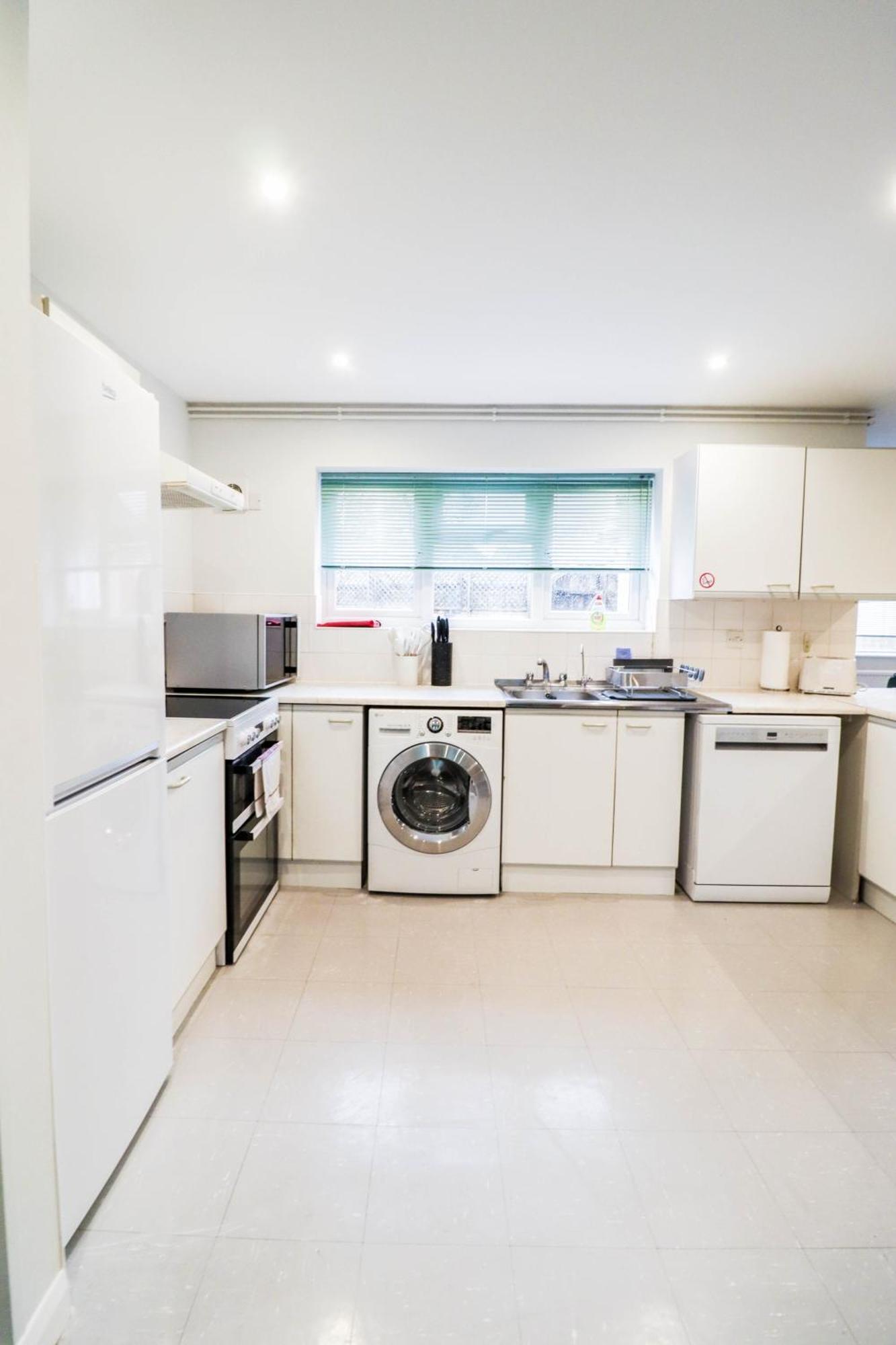 Bright And Spacious Contractor House L Parking! Borehamwood Exterior foto