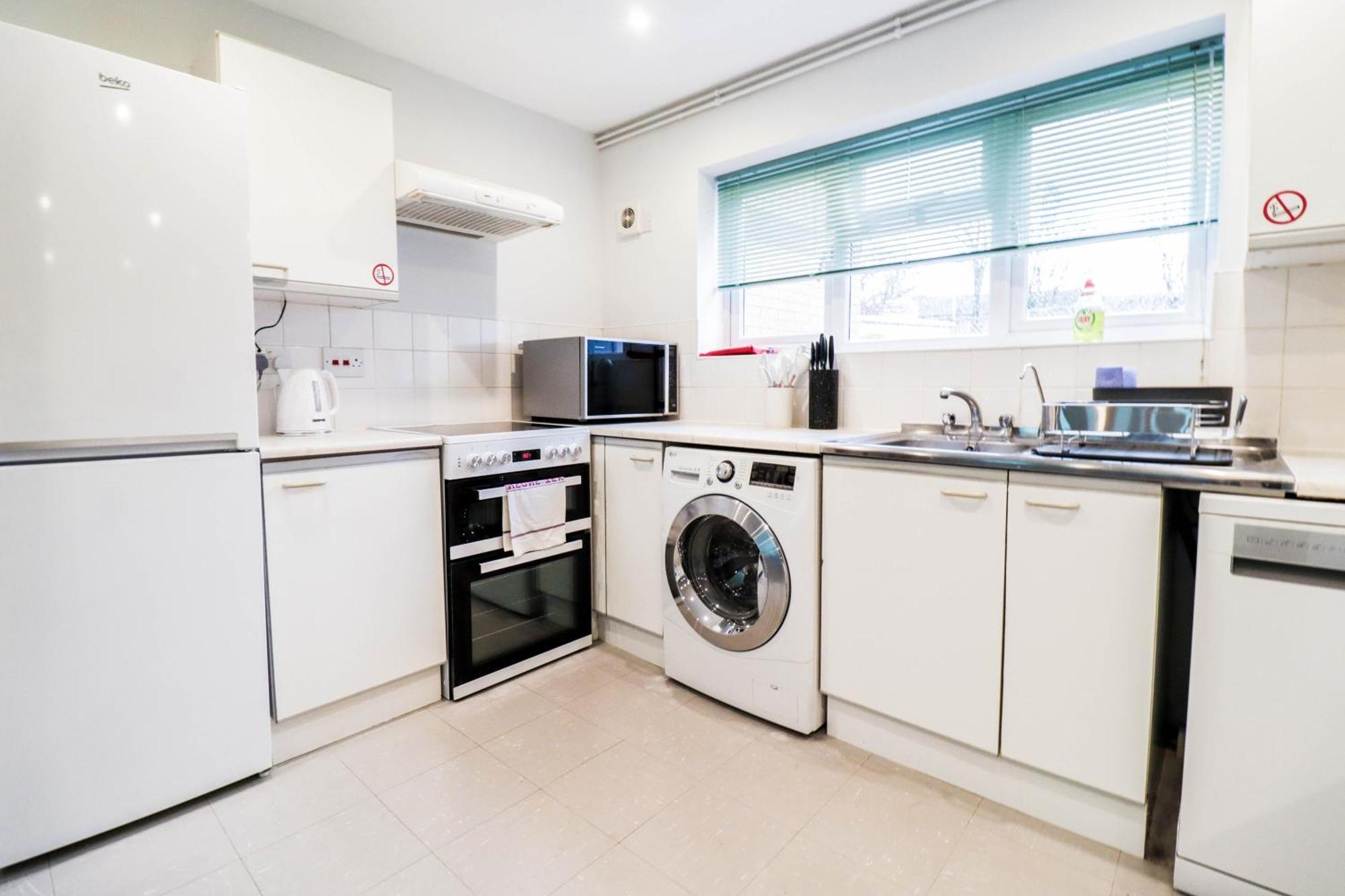 Bright And Spacious Contractor House L Parking! Borehamwood Exterior foto