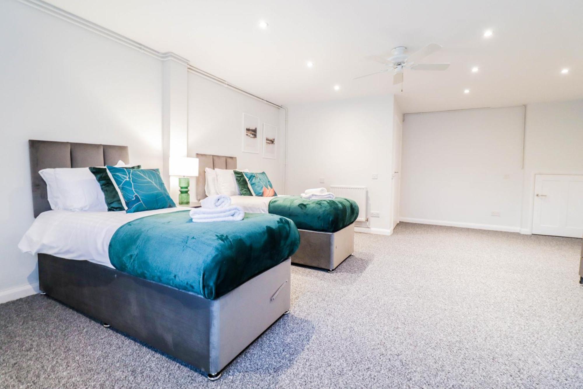 Bright And Spacious Contractor House L Parking! Borehamwood Exterior foto