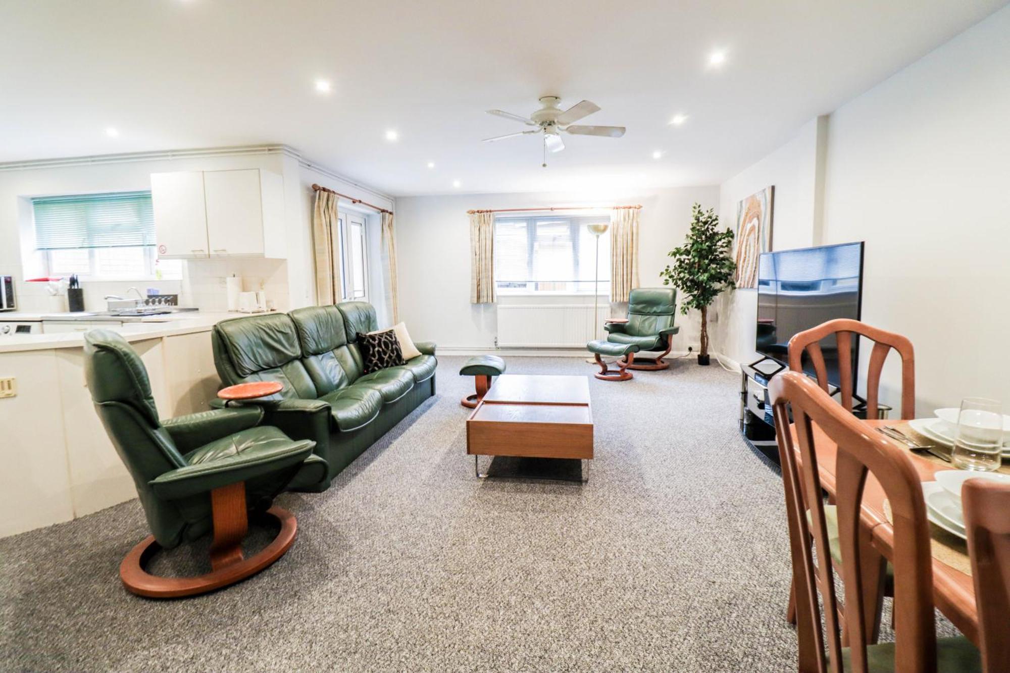 Bright And Spacious Contractor House L Parking! Borehamwood Exterior foto