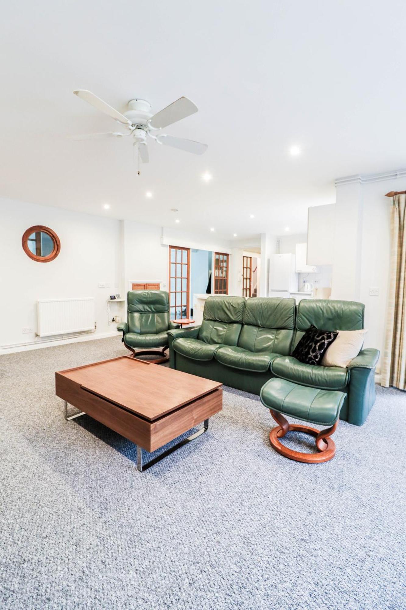 Bright And Spacious Contractor House L Parking! Borehamwood Exterior foto